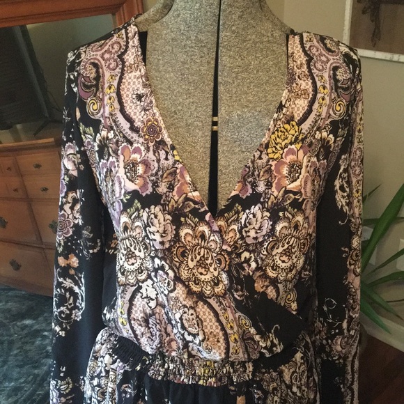 Long Sleeve Boho Pattern and Style Dress - Picture 4 of 7